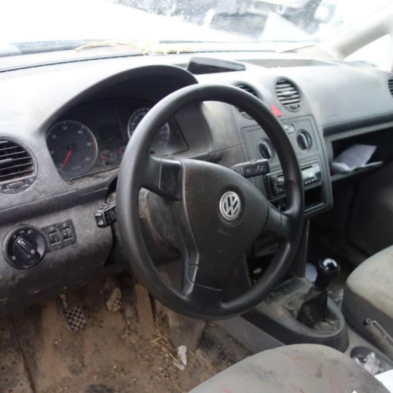 Attache ceinture avant droit VOLKSWAGEN CADDY 3 Photo n°9