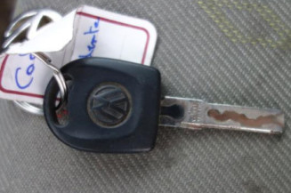 Attache ceinture avant droit VOLKSWAGEN CADDY 3