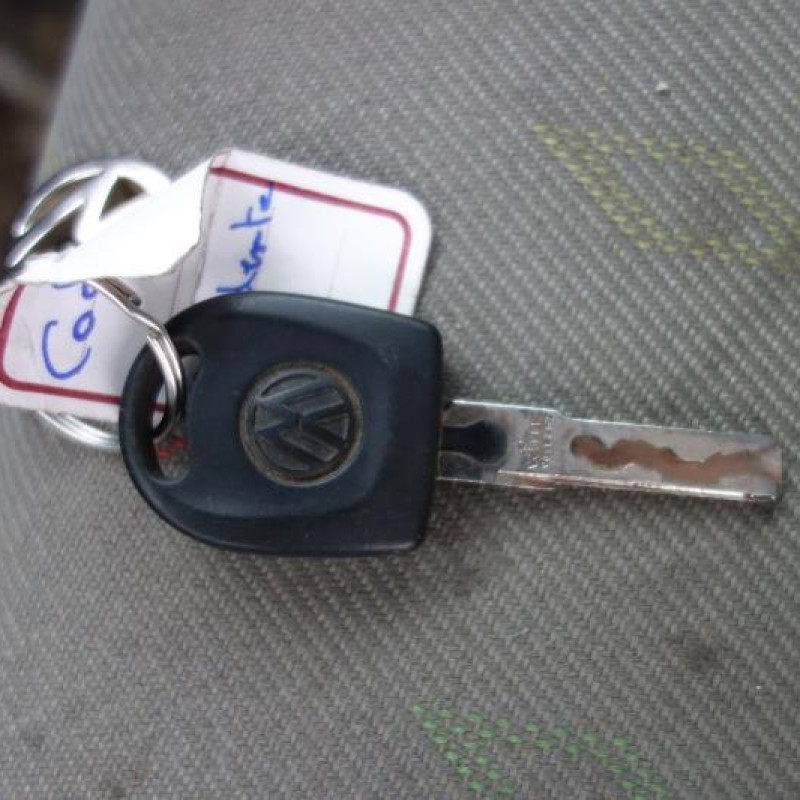 Attache ceinture avant droit VOLKSWAGEN CADDY 3 Photo n°11
