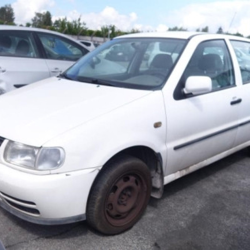Ceinture arriere gauche VOLKSWAGEN POLO 3 Photo n°4