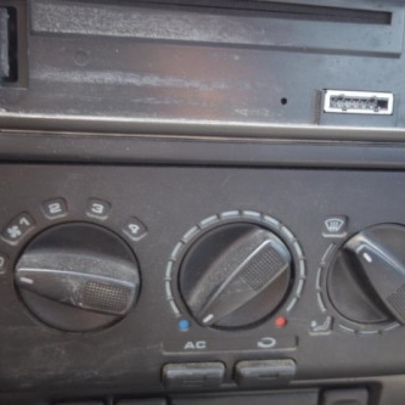 Ceinture arriere gauche VOLKSWAGEN POLO 3 Photo n°10