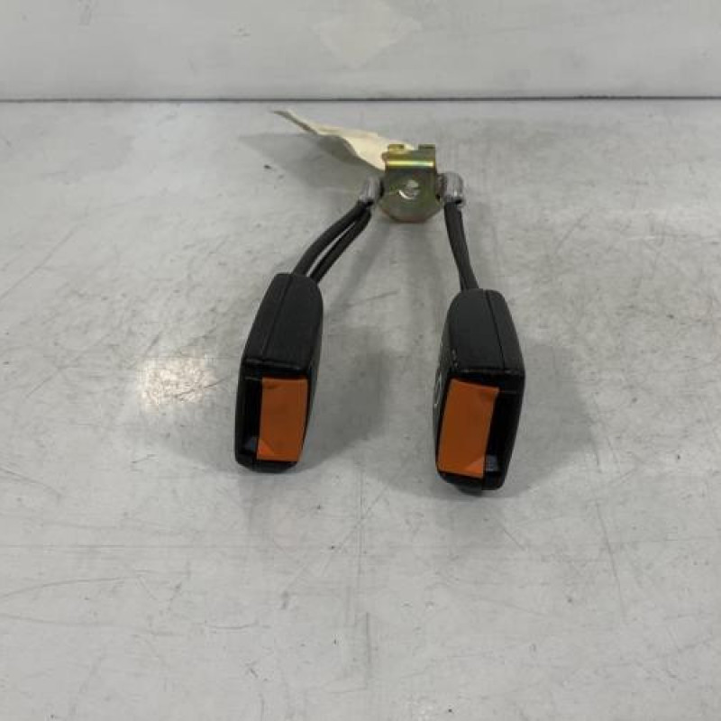 Attache ceinture arriere droit VOLKSWAGEN PASSAT 3 Photo n°1