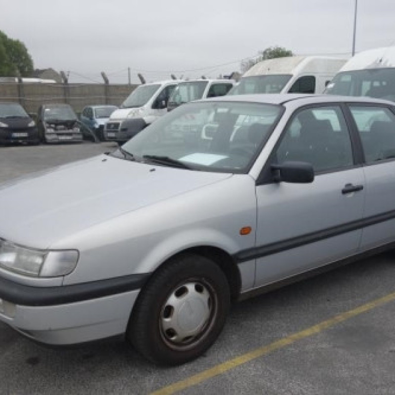 Attache ceinture arriere droit VOLKSWAGEN PASSAT 3 Photo n°4