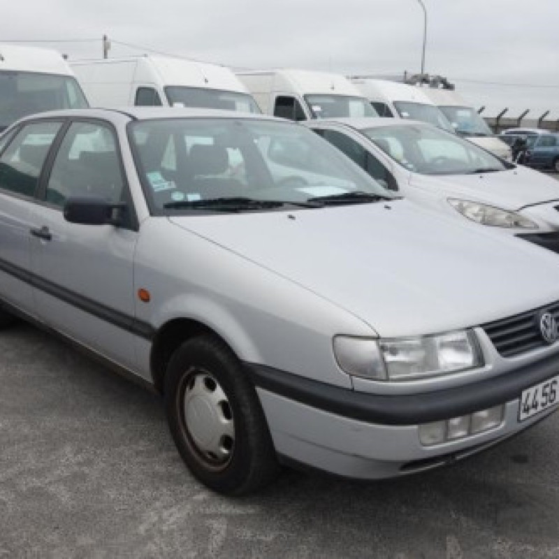 Attache ceinture arriere droit VOLKSWAGEN PASSAT 3 Photo n°5