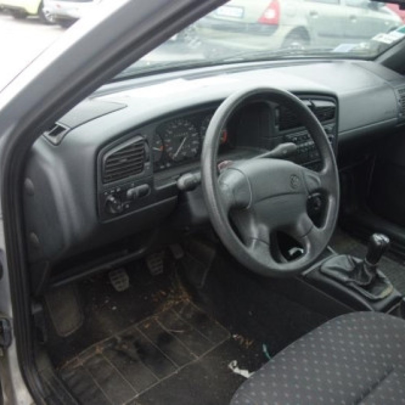 Attache ceinture arriere droit VOLKSWAGEN PASSAT 3 Photo n°8