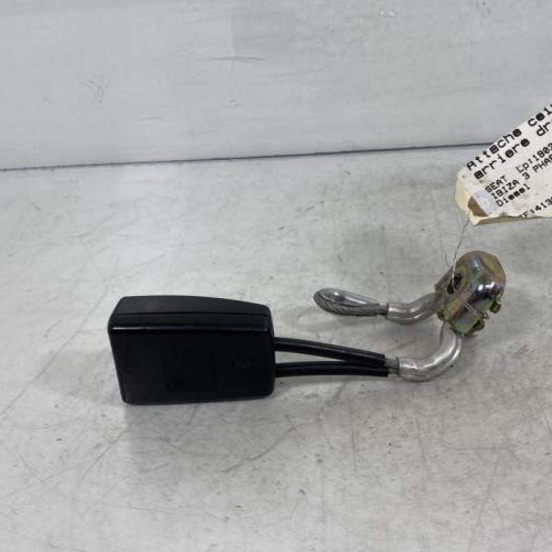 Attache ceinture arriere droit SEAT IBIZA 3 Photo n°2