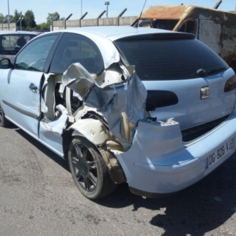 Attache ceinture arriere gauche SEAT IBIZA 3 Photo n°7