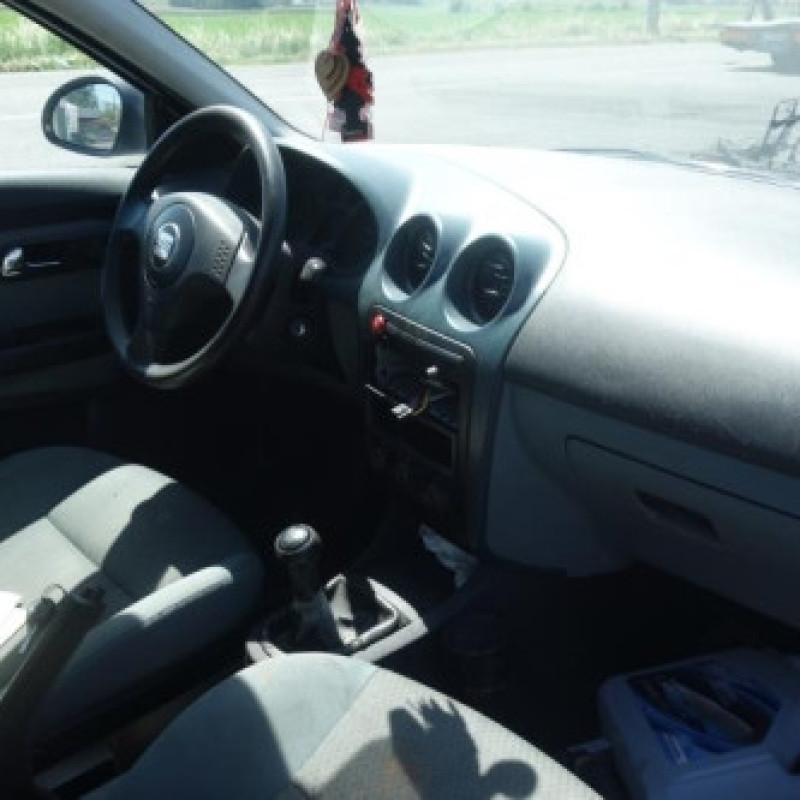 Attache ceinture arriere gauche SEAT IBIZA 3 Photo n°8