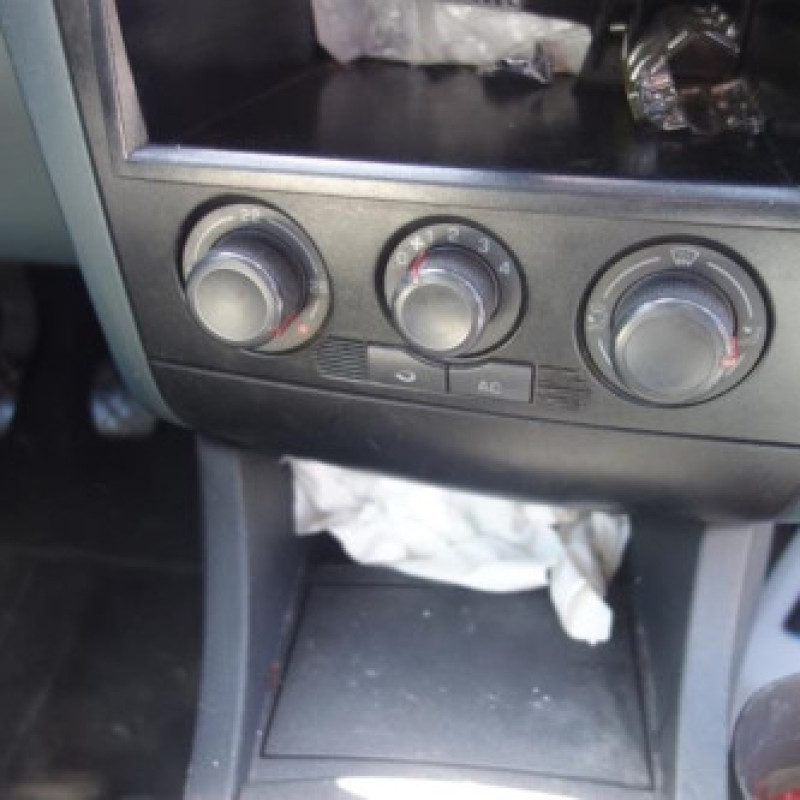 Attache ceinture arriere gauche SEAT IBIZA 3 Photo n°9