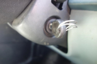 Attache ceinture arriere gauche SEAT IBIZA 3