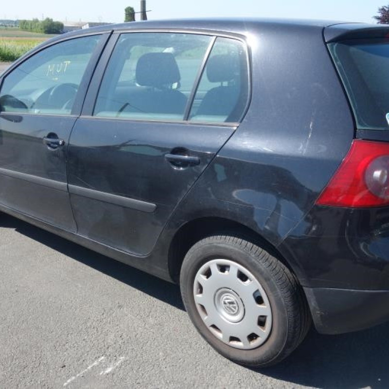 Ceinture arriere gauche VOLKSWAGEN GOLF 5 Photo n°4