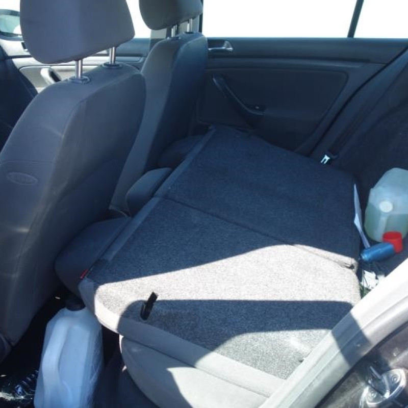 Pretensionneur de ceinture avant droit VOLKSWAGEN GOLF 5 Photo n°9