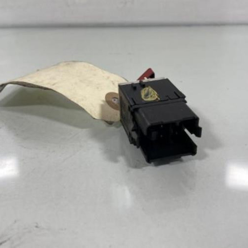Bouton de warning VOLKSWAGEN PASSAT 5 Photo n°3