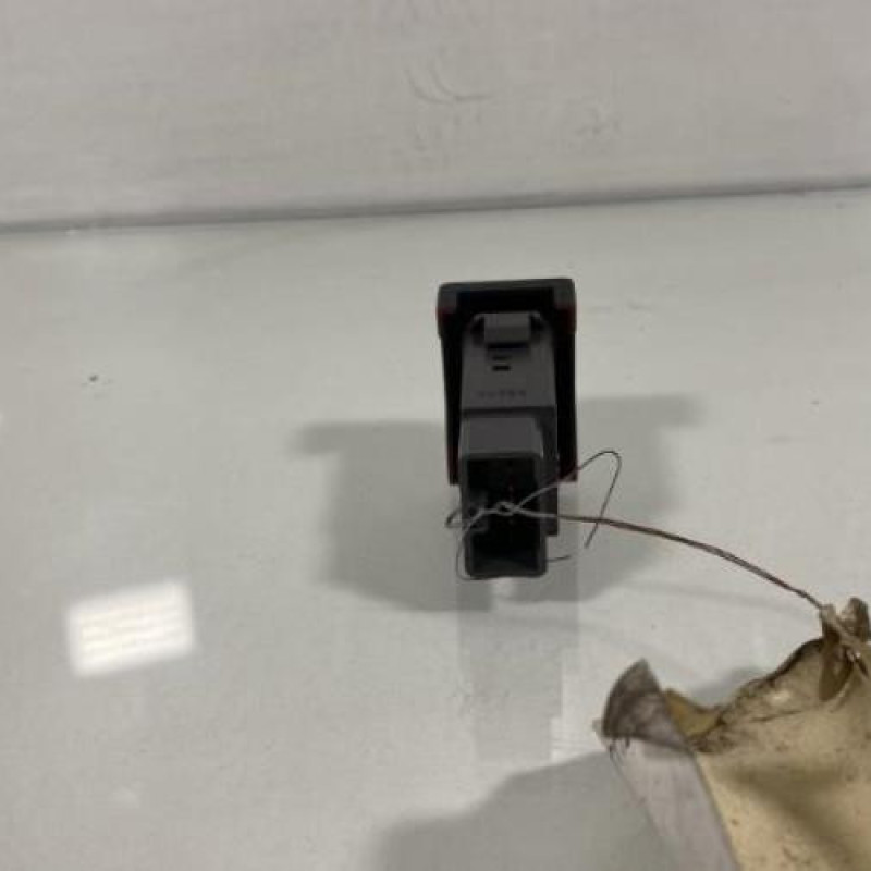 Bouton de warning DAEWOO REZZO Photo n°3