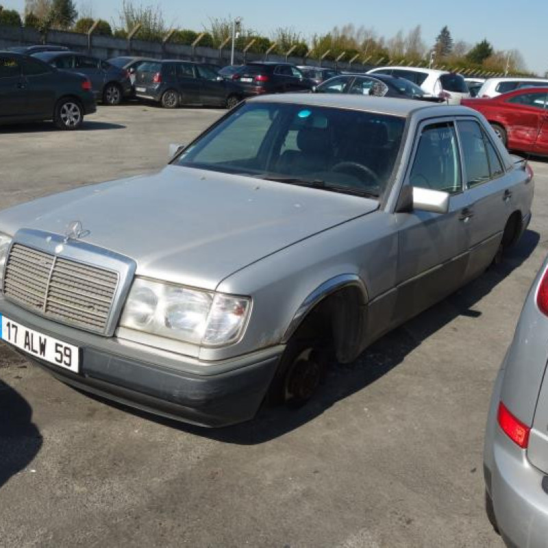 Trappe d'essence MERCEDES 300 W124 Photo n°4
