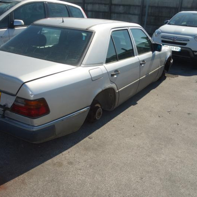Trappe d'essence MERCEDES 300 W124 Photo n°6