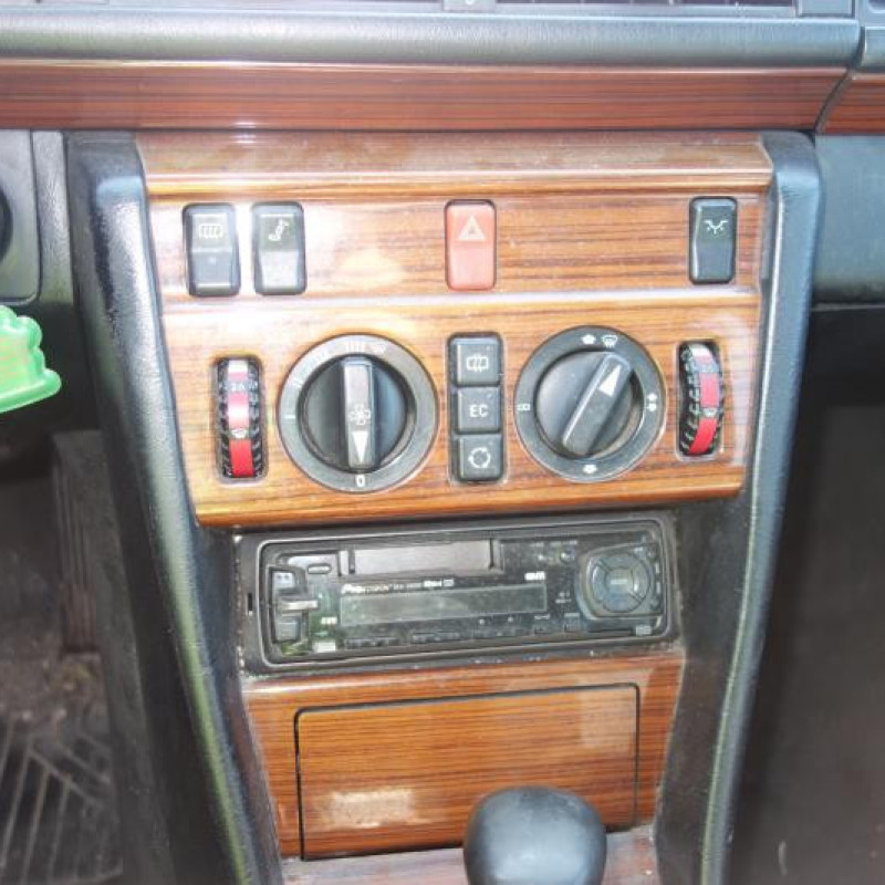 Trappe d'essence MERCEDES 300 W124 Photo n°12