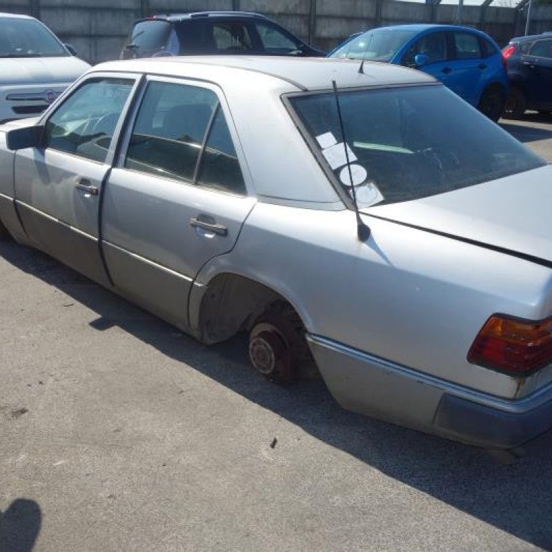 Pretensionneur de ceinture avant gauche MERCEDES 300 W124 Photo n°7