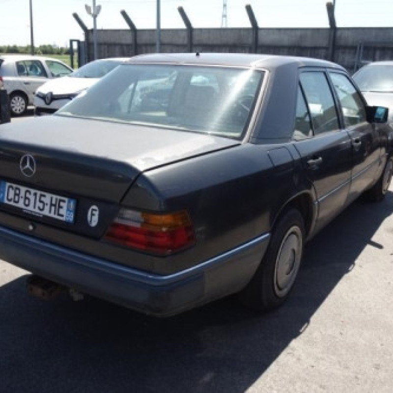 Ceinture arriere gauche MERCEDES 250 W124 Photo n°6
