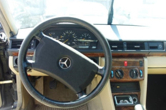 Ceinture arriere gauche MERCEDES 250 W124