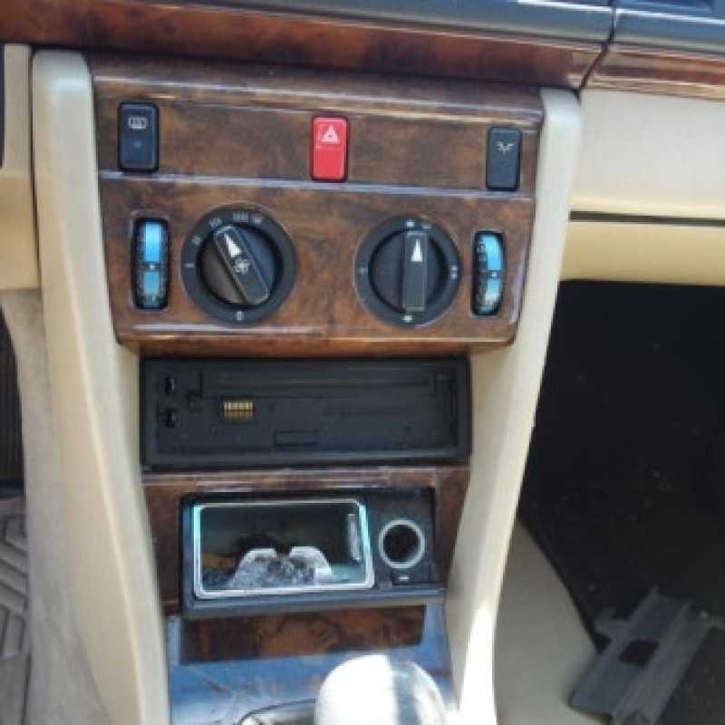 Ceinture arriere gauche MERCEDES 250 W124 Photo n°12