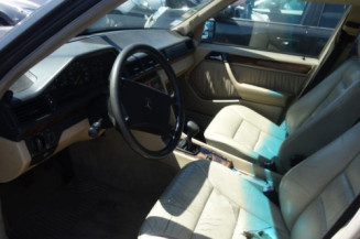 Pretensionneur de ceinture avant droit MERCEDES 250 W124
