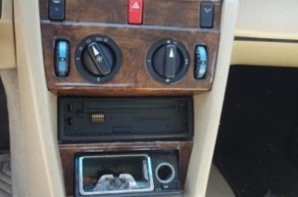 Pretensionneur de ceinture avant droit MERCEDES 250 W124