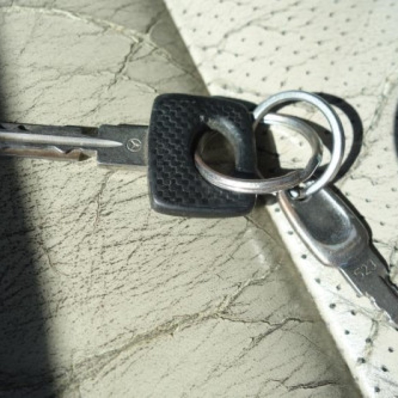 Pretensionneur de ceinture avant droit MERCEDES 250 W124 Photo n°13