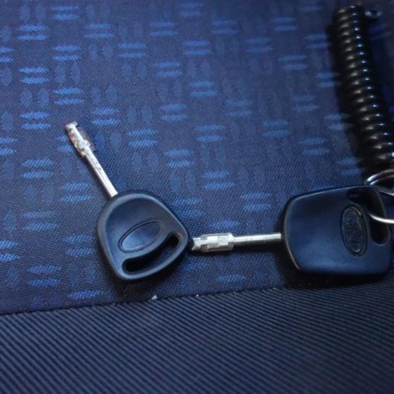 Pretensionneur de ceinture avant droit FORD FIESTA 4 Photo n°11