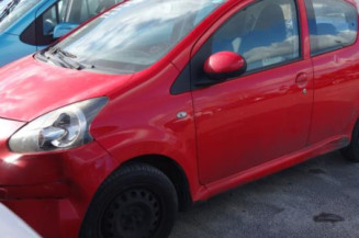 Attache ceinture avant droit TOYOTA AYGO 1