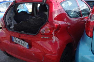 Attache ceinture avant droit TOYOTA AYGO 1