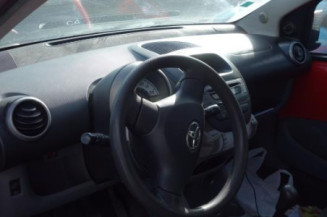 Attache ceinture avant droit TOYOTA AYGO 1