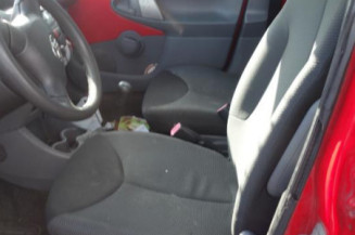 Attache ceinture avant droit TOYOTA AYGO 1