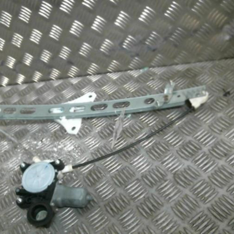 Leve vitre electrique avant gauche SUZUKI SWIFT 4 Photo n°1