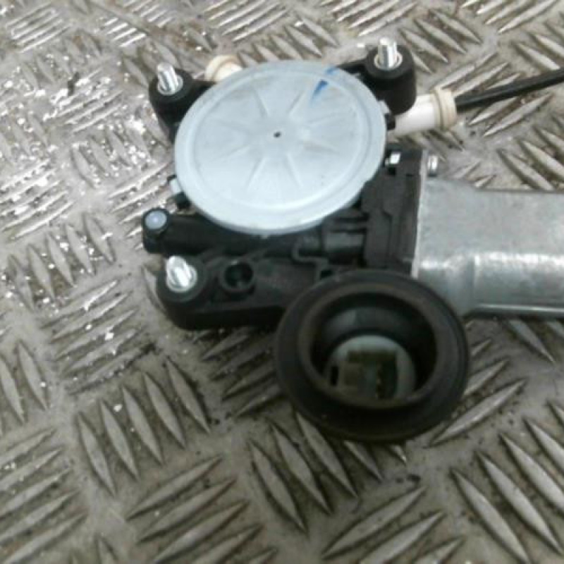 Leve vitre electrique avant gauche SUZUKI SWIFT 4 Photo n°2