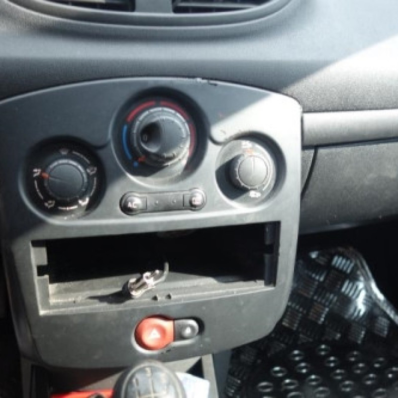 Pretensionneur de ceinture avant droit RENAULT CLIO 3 Photo n°12