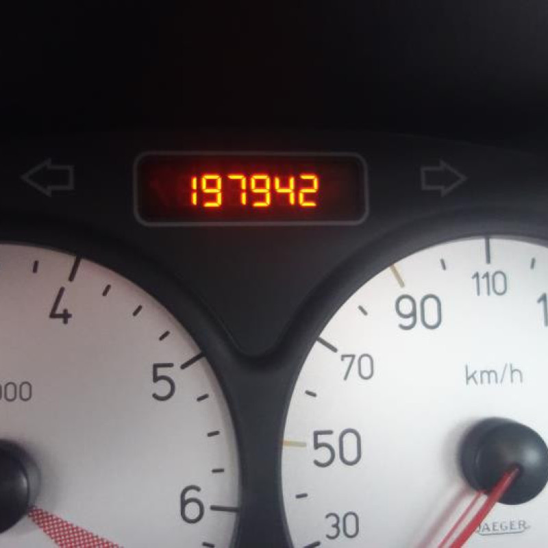 Attache ceinture arriere droit PEUGEOT 206 Photo n°10