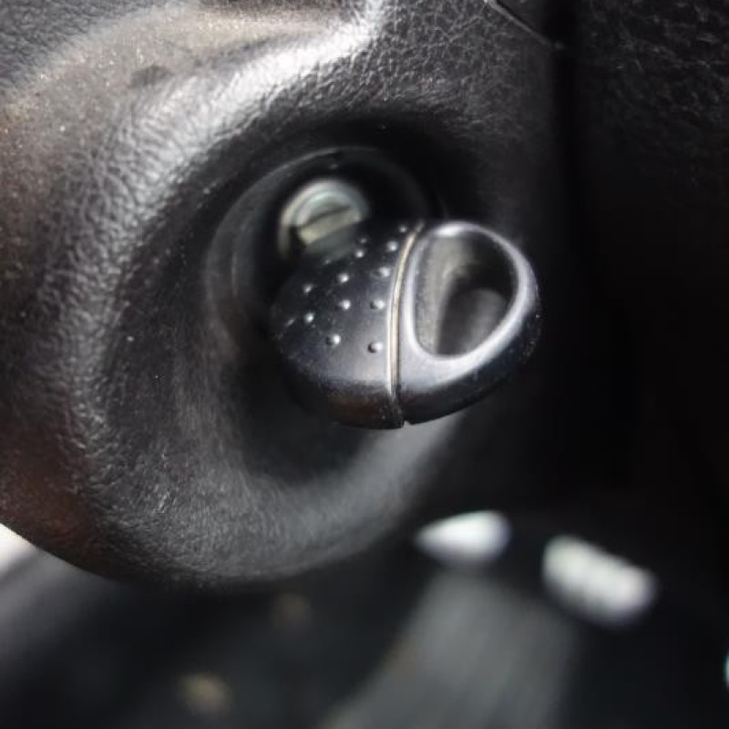 Attache ceinture arriere droit PEUGEOT 206 Photo n°11