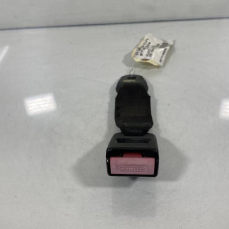 Attache ceinture arriere gauche PEUGEOT 206 Photo n°1