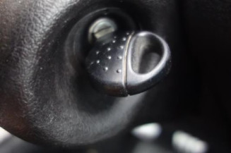 Pretensionneur de ceinture avant droit PEUGEOT 206