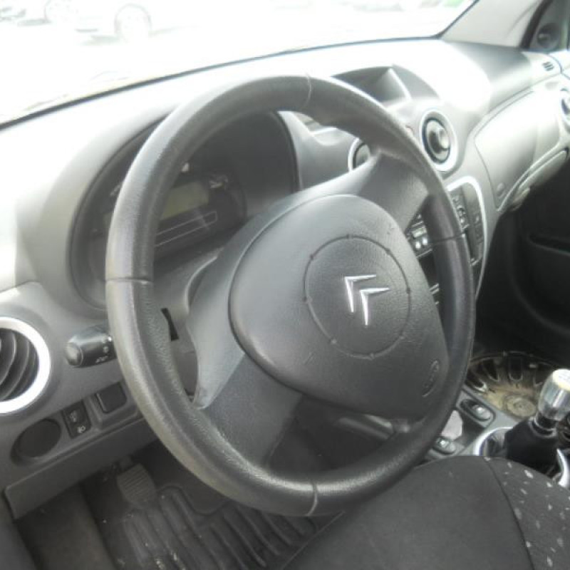 Attache ceinture arriere droit CITROEN C2 Photo n°9