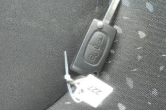 Attache ceinture arriere droit CITROEN C2