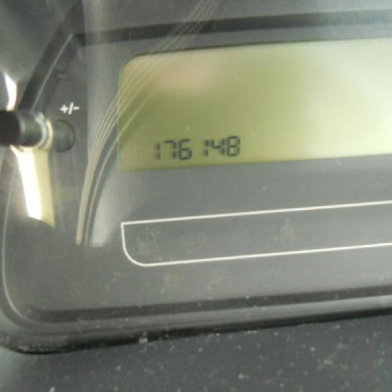 Attache ceinture arriere gauche CITROEN C2 Photo n°11
