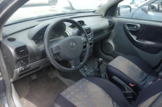 Attache ceinture arriere droit OPEL CORSA C