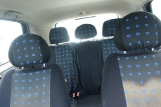 Attache ceinture arriere droit OPEL CORSA C