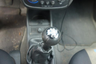 Attache ceinture arriere droit OPEL CORSA C