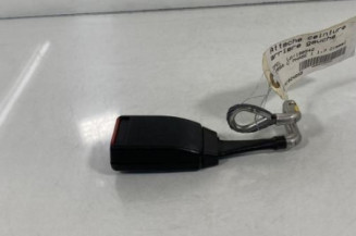Attache ceinture arriere gauche OPEL CORSA C