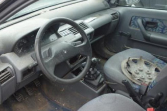 Custode arriere droit RENAULT CLIO 1