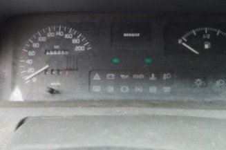 Custode arriere droit RENAULT CLIO 1