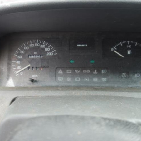 Custode arriere droit RENAULT CLIO 1